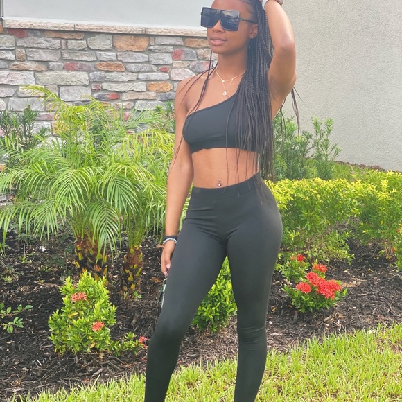 Two piece set - Picture 3 of 4